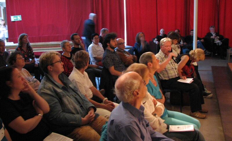 Zuschauer bei der Abschlußdiskussion. © H. Bochert